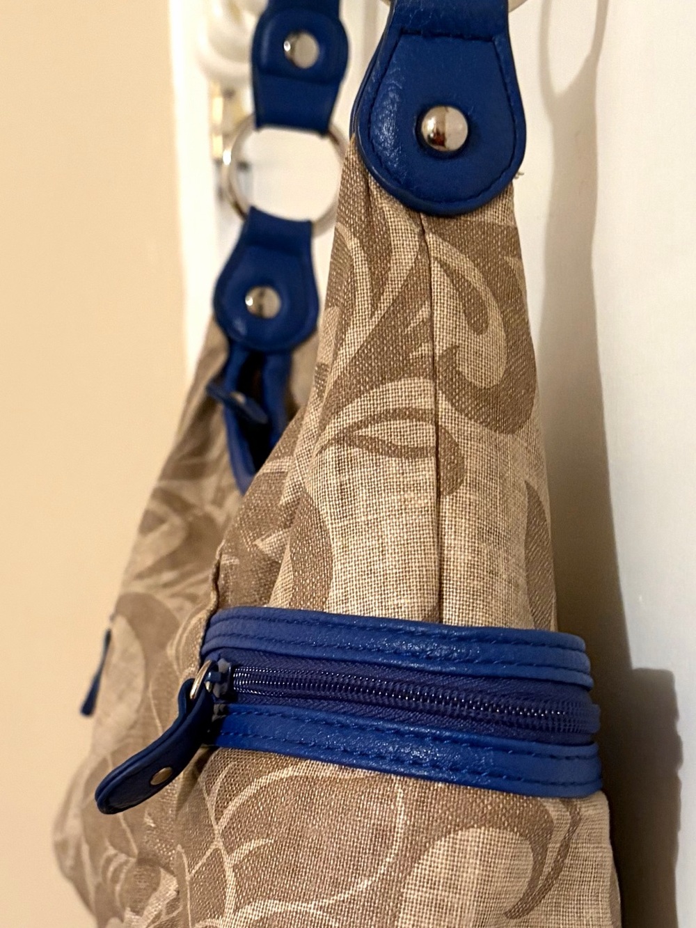 Koltov Beige Floral Shoulder Bag Blue Trim Multi Pocket Hobo - Picture 2 of 10